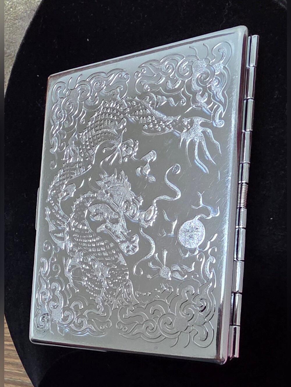 Dragon Theme Embossed Stainless Steel Card Holder - Picture 4 of 15